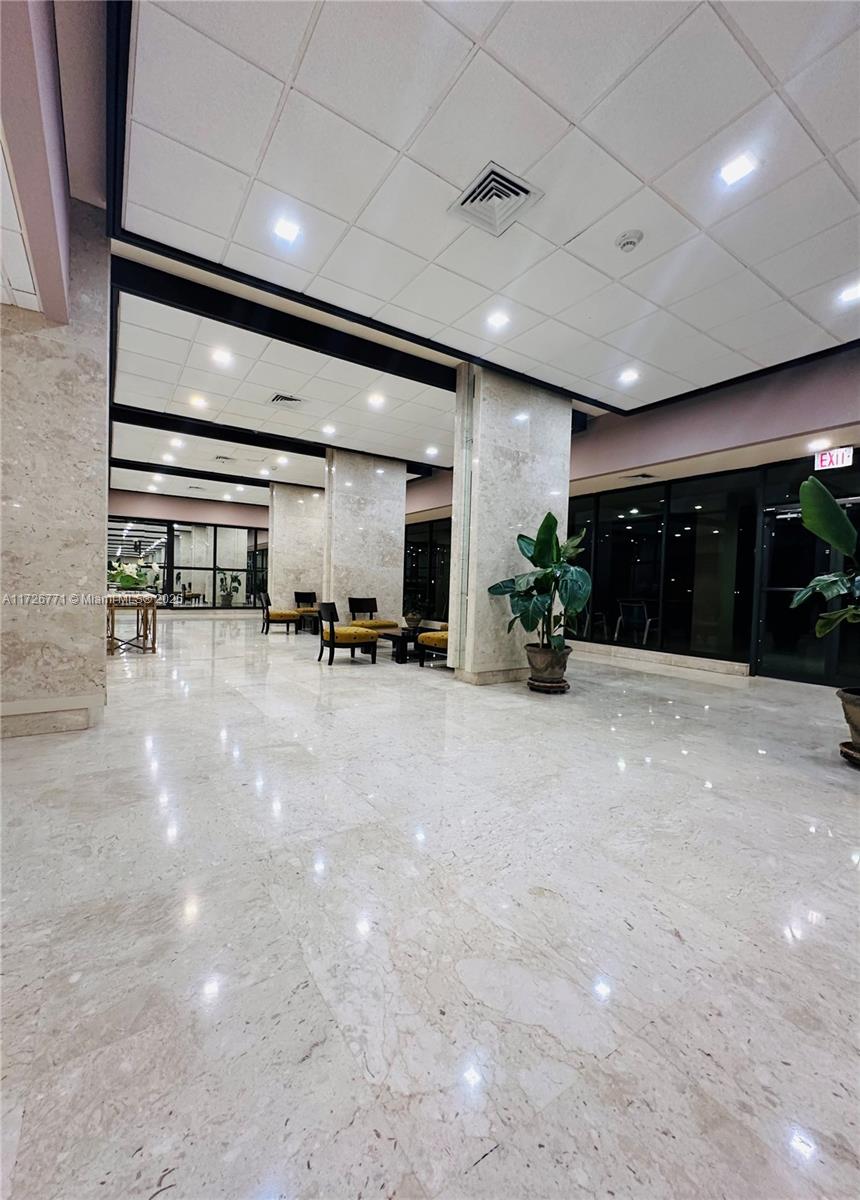 image Arlen House Condo5