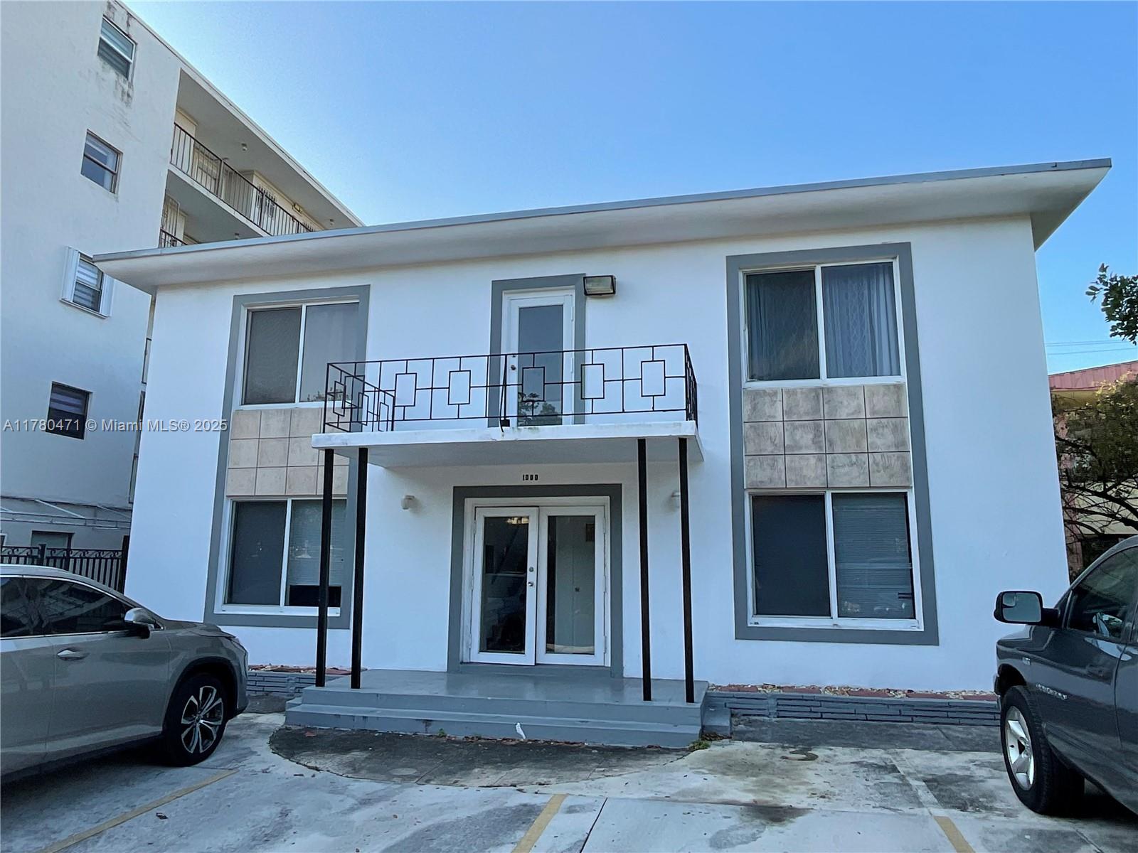 1000 Biarritz Dr #3