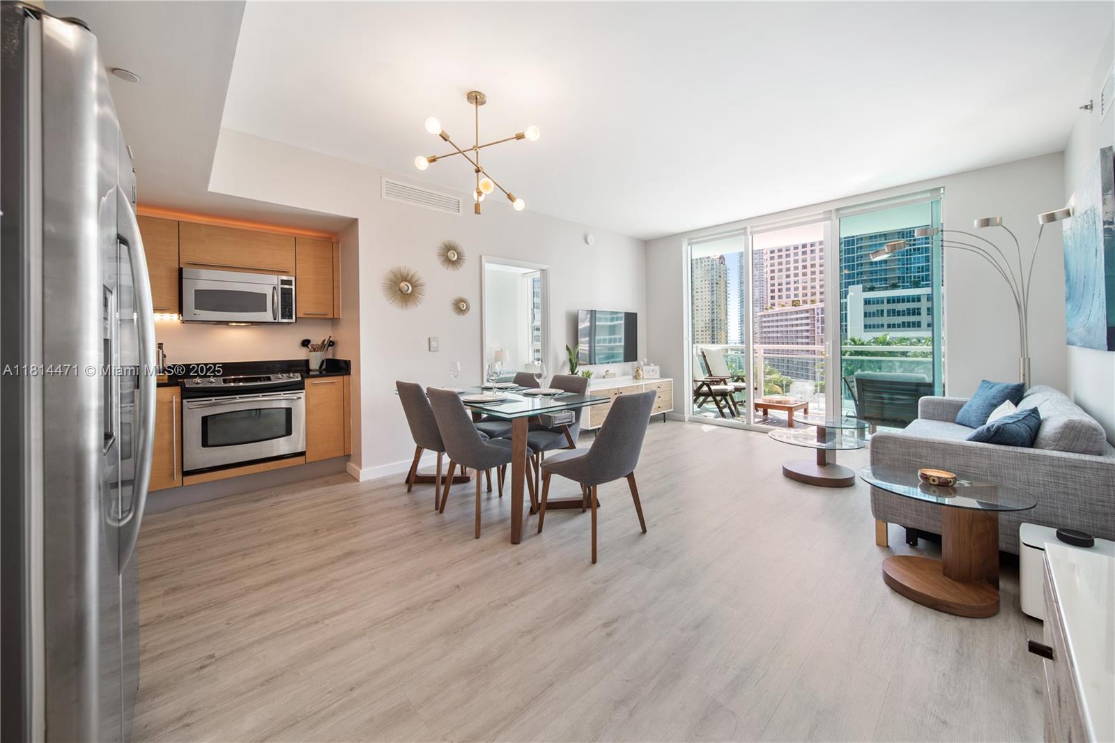 950 Brickell Bay Dr #1407,Miami, FL 33131