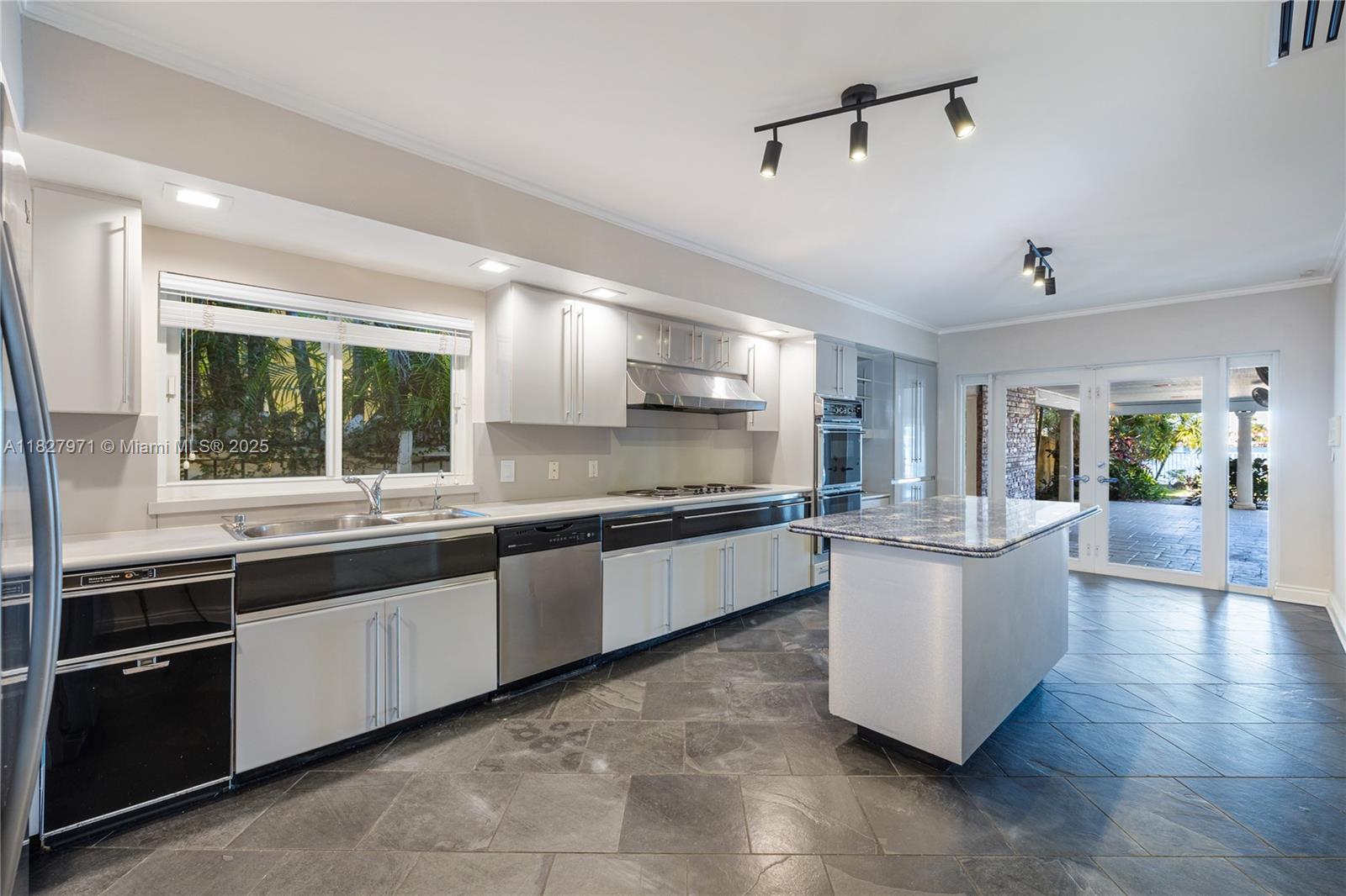 1375 N Biscayne Pt Rd Miami Beach, FL 33141