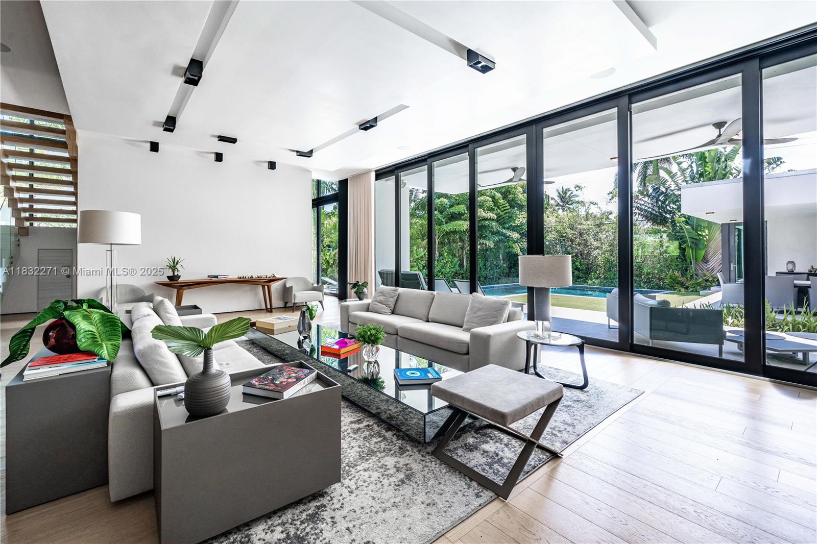 2456 Prairie Ave Miami Beach, FL 33140