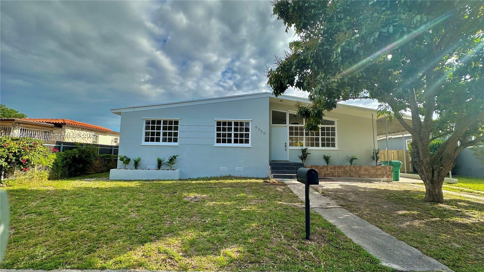 8350 SW 32nd St