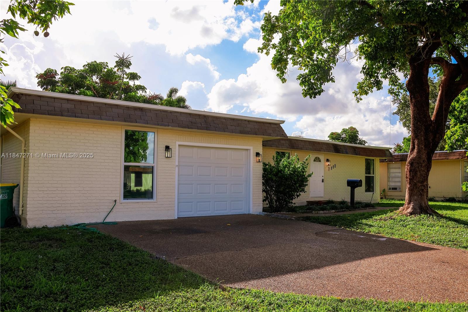 7805 NW 67th Ave