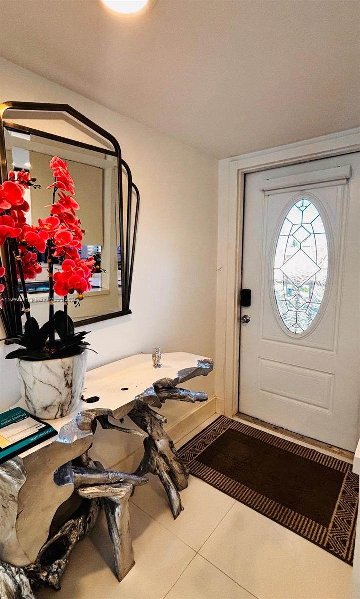 9321 Sunrise Lks Blvd #305