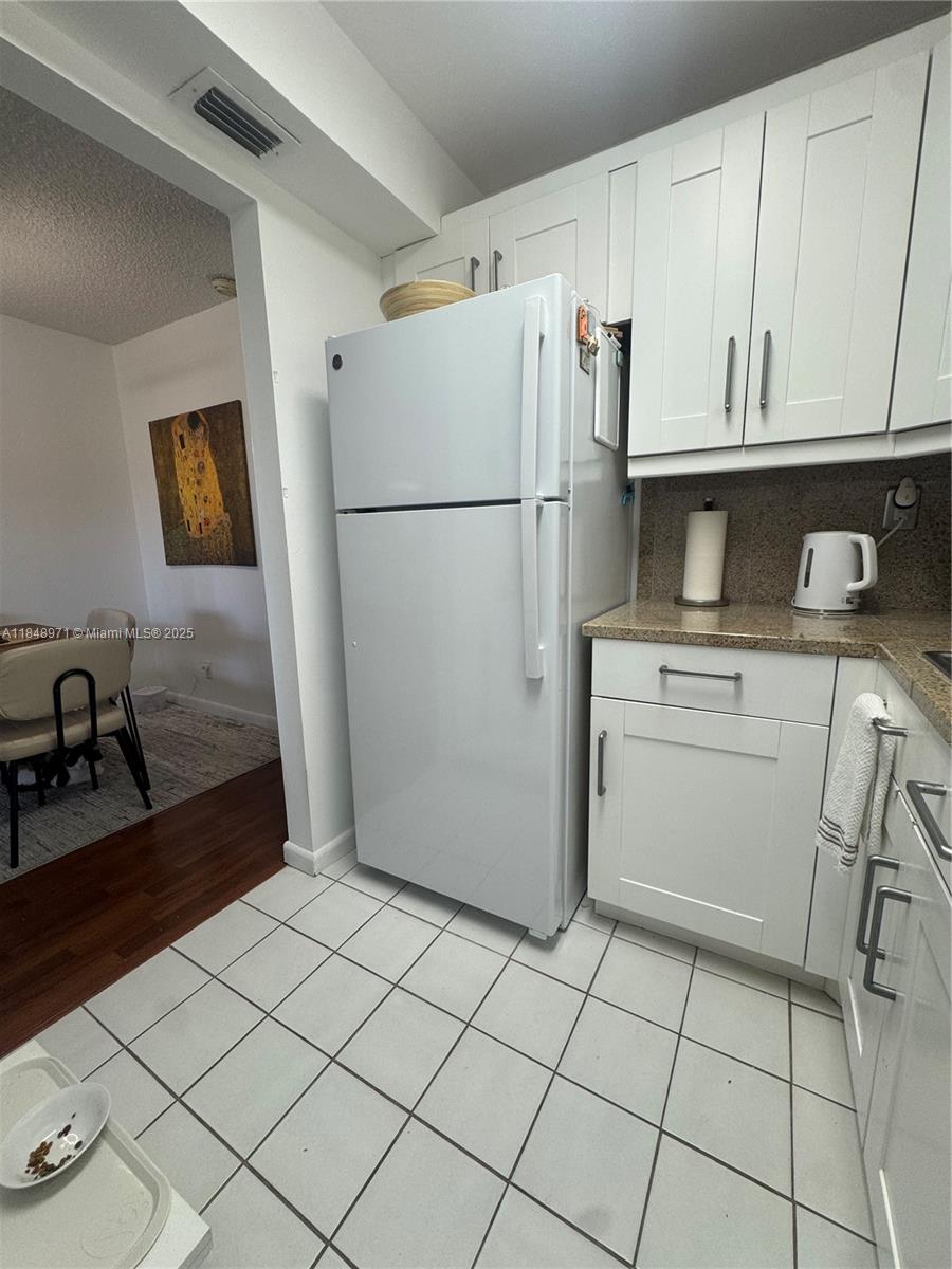 9061 Sunrise Lks Blvd #206