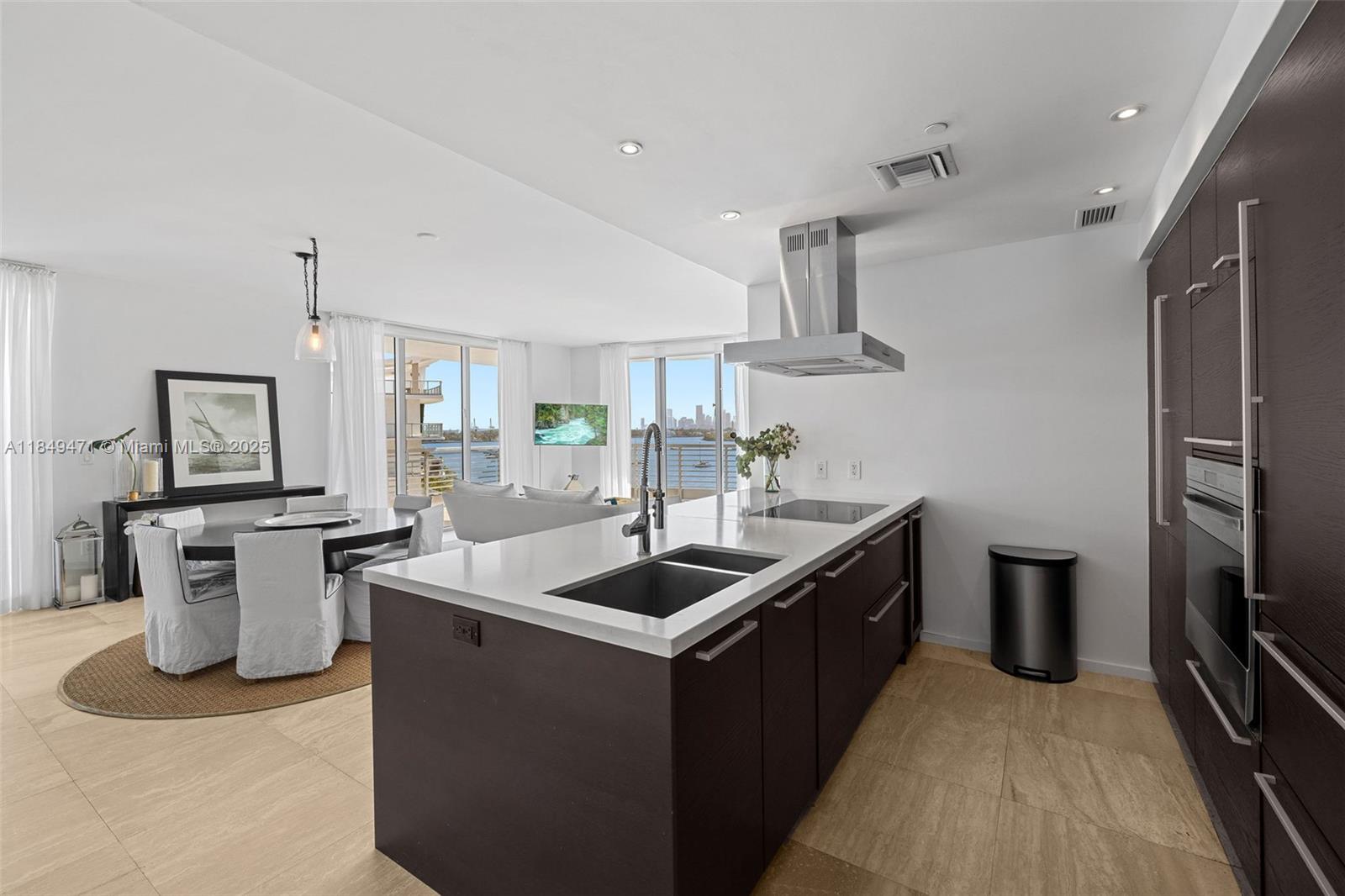 image Capri South Beach Condo11