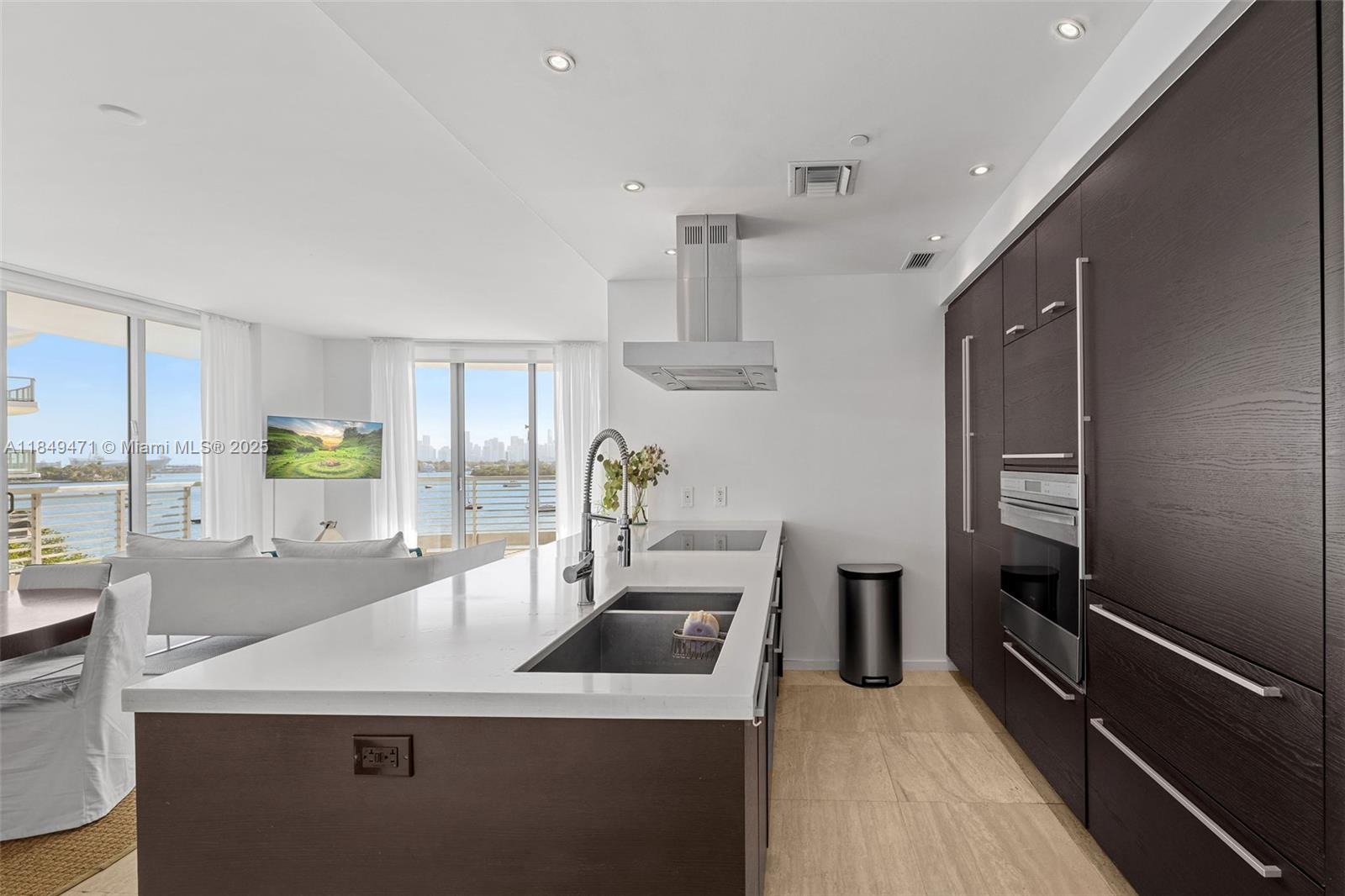image Capri South Beach Condo12
