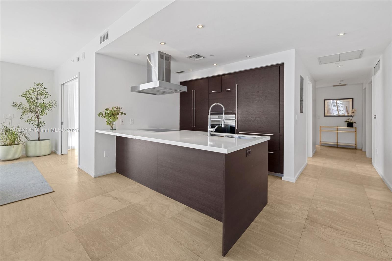 image Capri South Beach Condo13