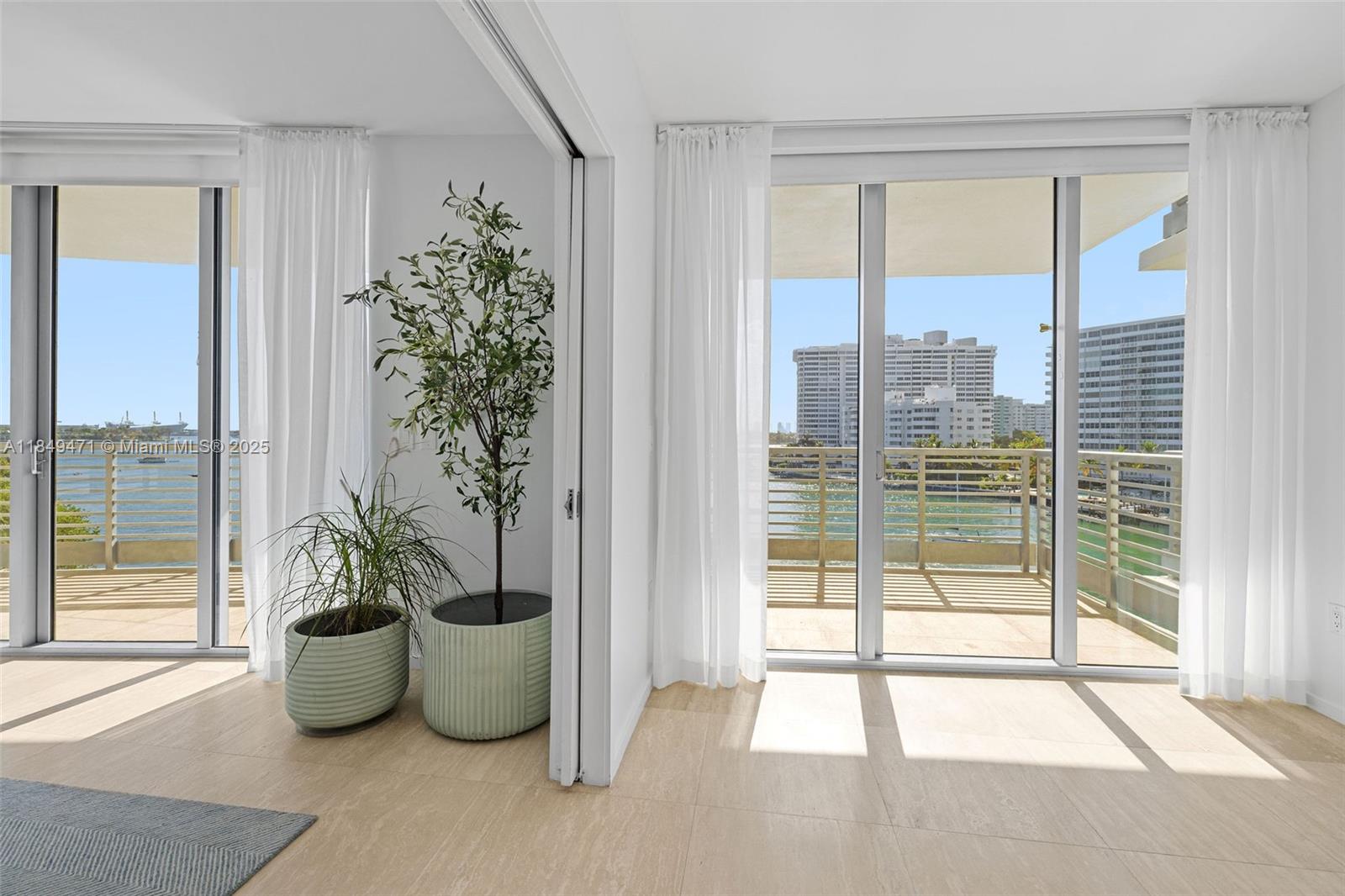 image Capri South Beach Condo14