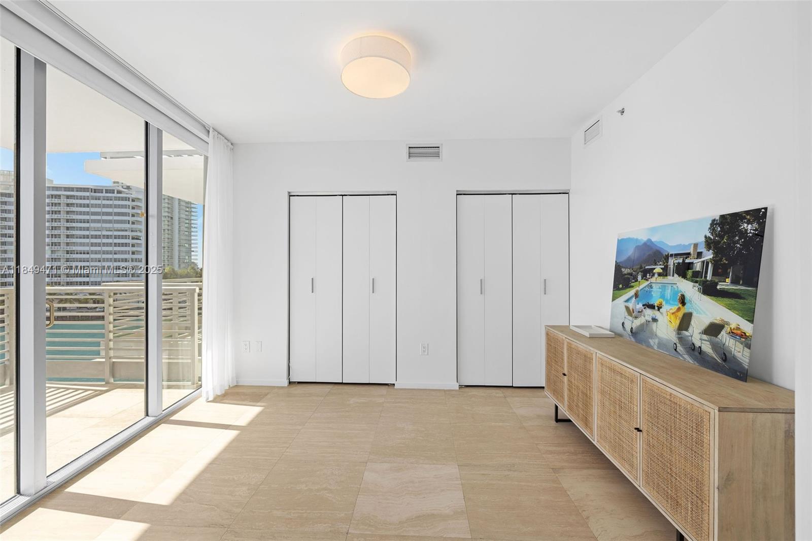 image Capri South Beach Condo15