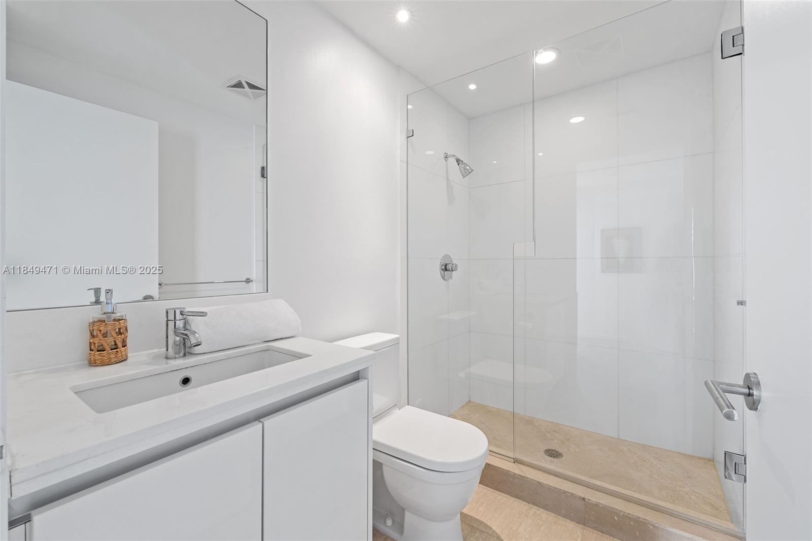 image Capri South Beach Condo16