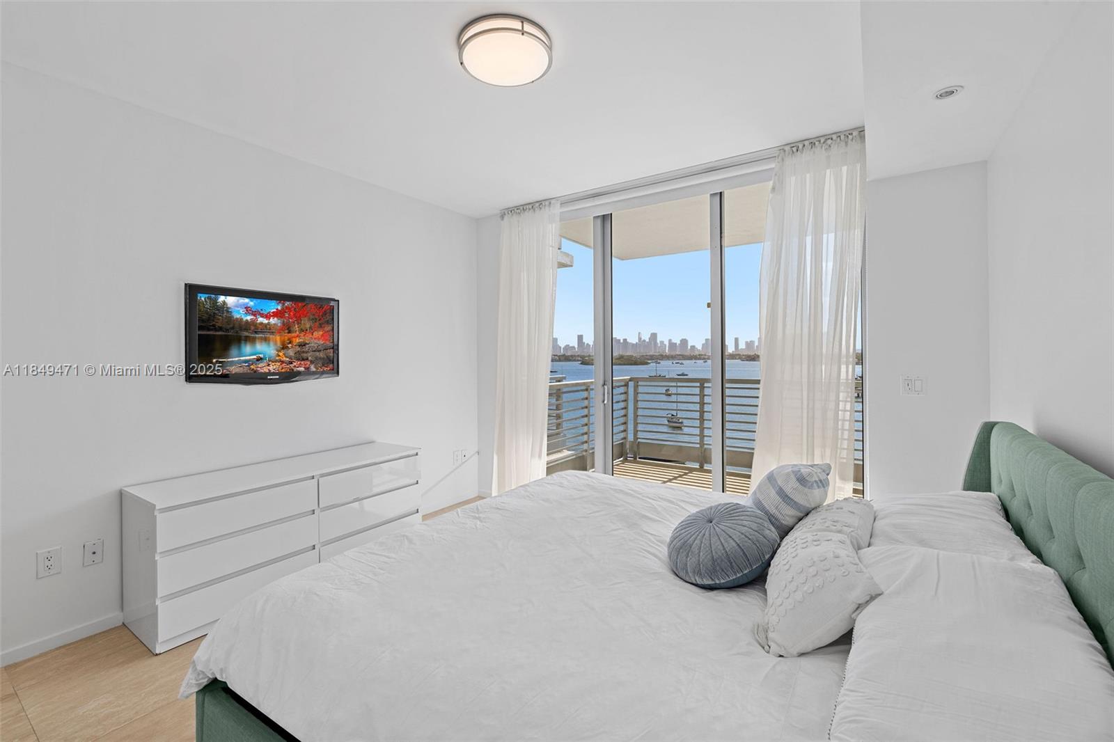 image Capri South Beach Condo18