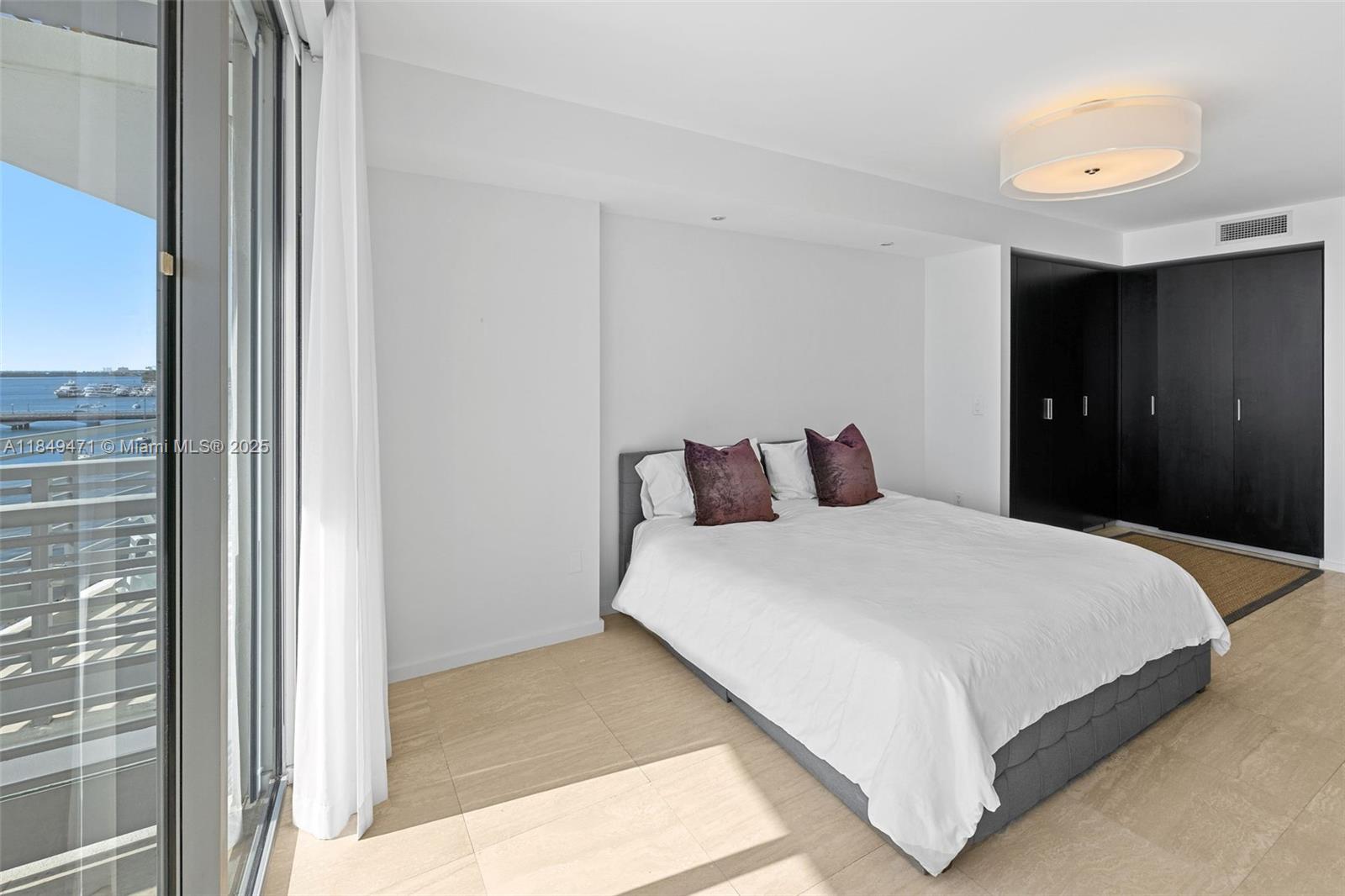 image Capri South Beach Condo23