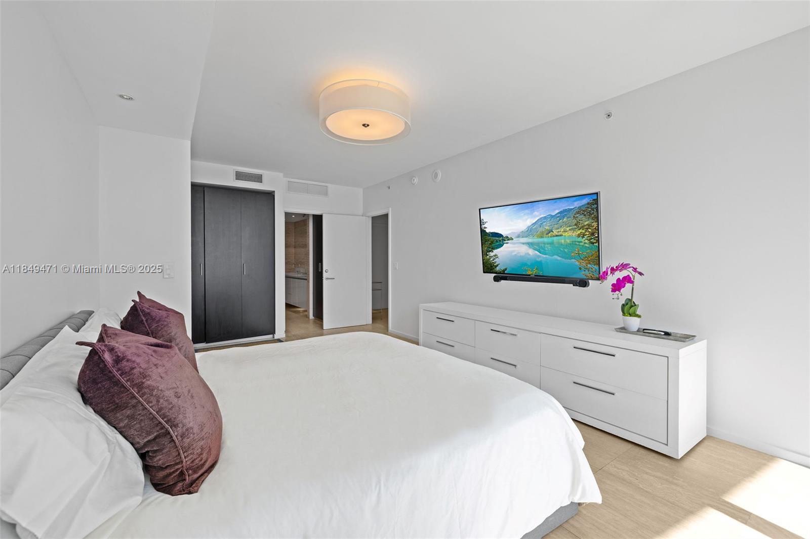 image Capri South Beach Condo24