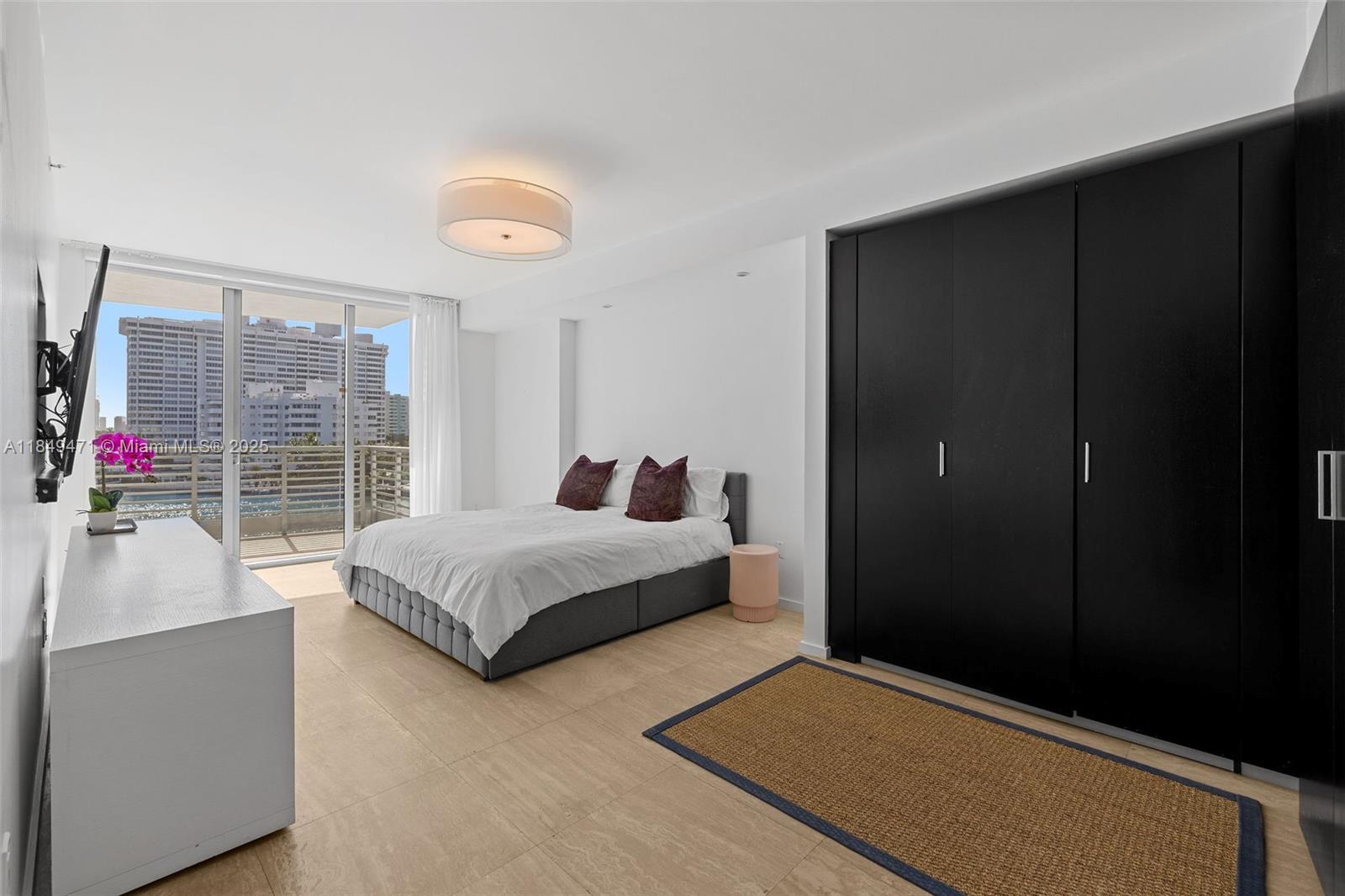 image Capri South Beach Condo25