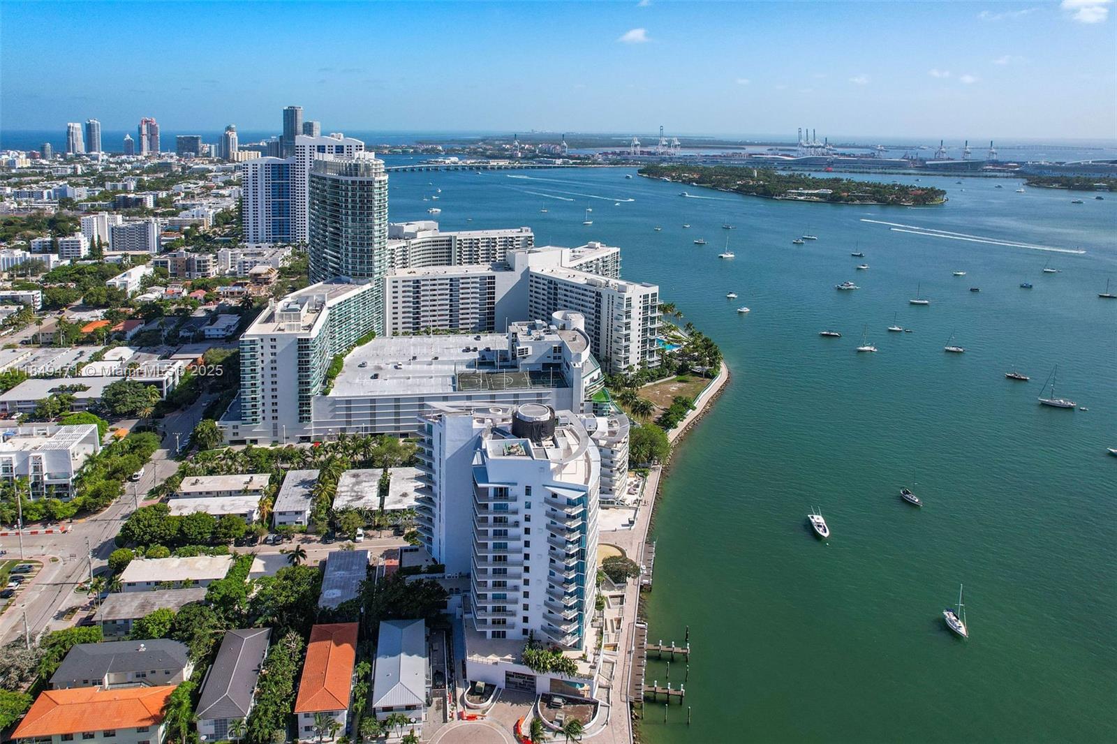 image Capri South Beach Condo33