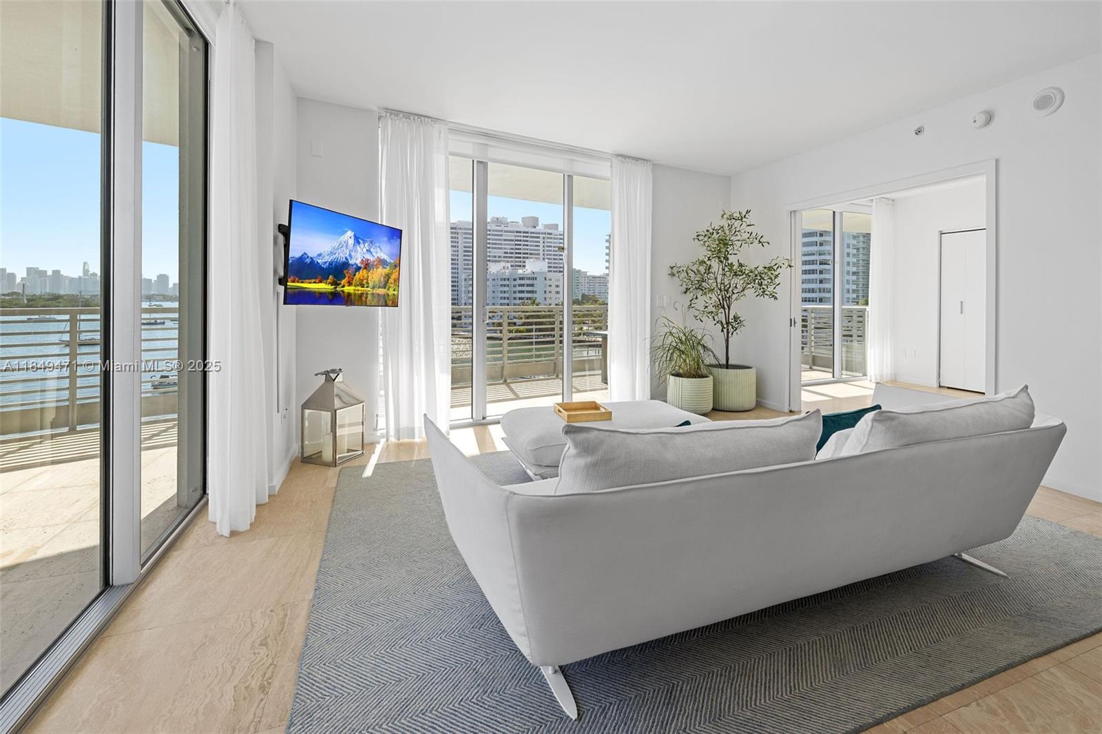 image Capri South Beach Condo3
