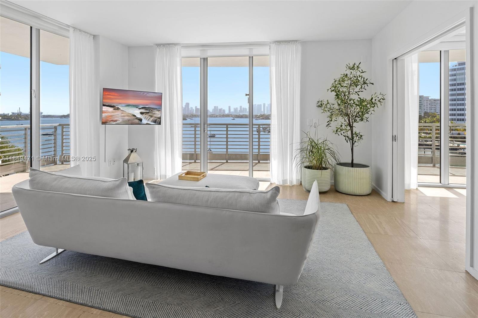 image Capri South Beach Condo4