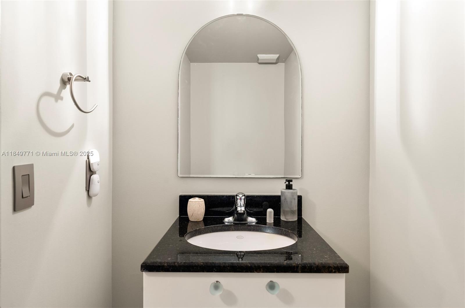 3339 Virginia St #306 Miami, FL 33133