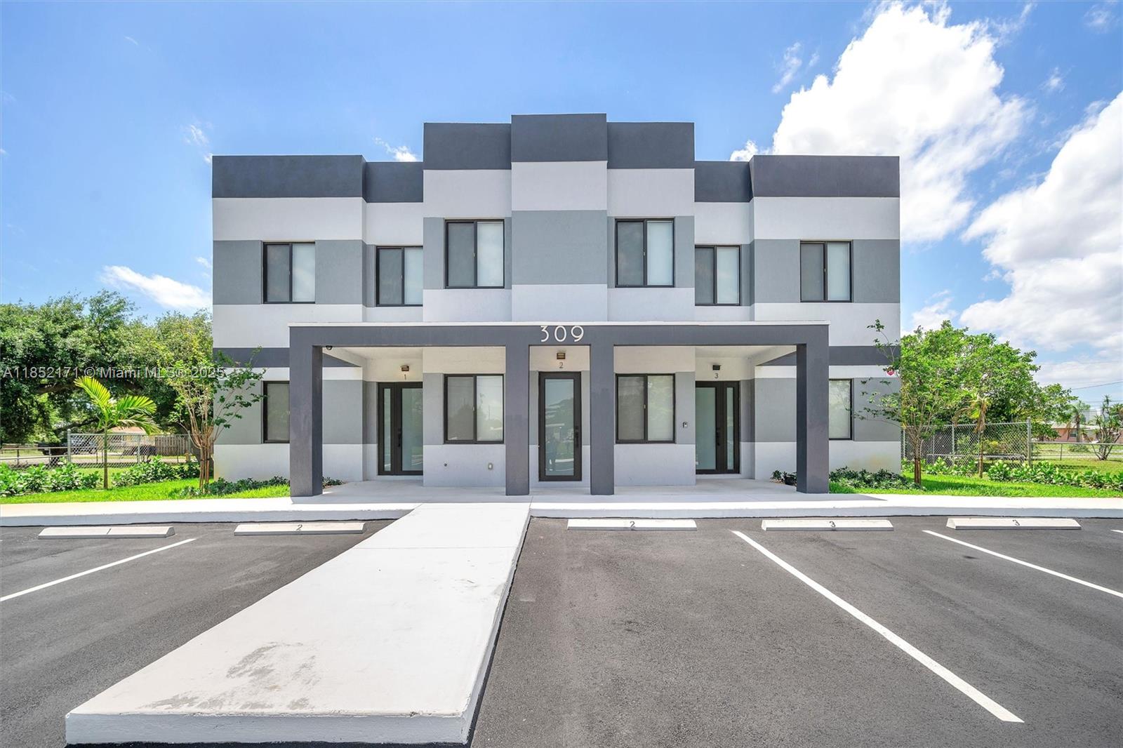 309 NW 7th Ct #2