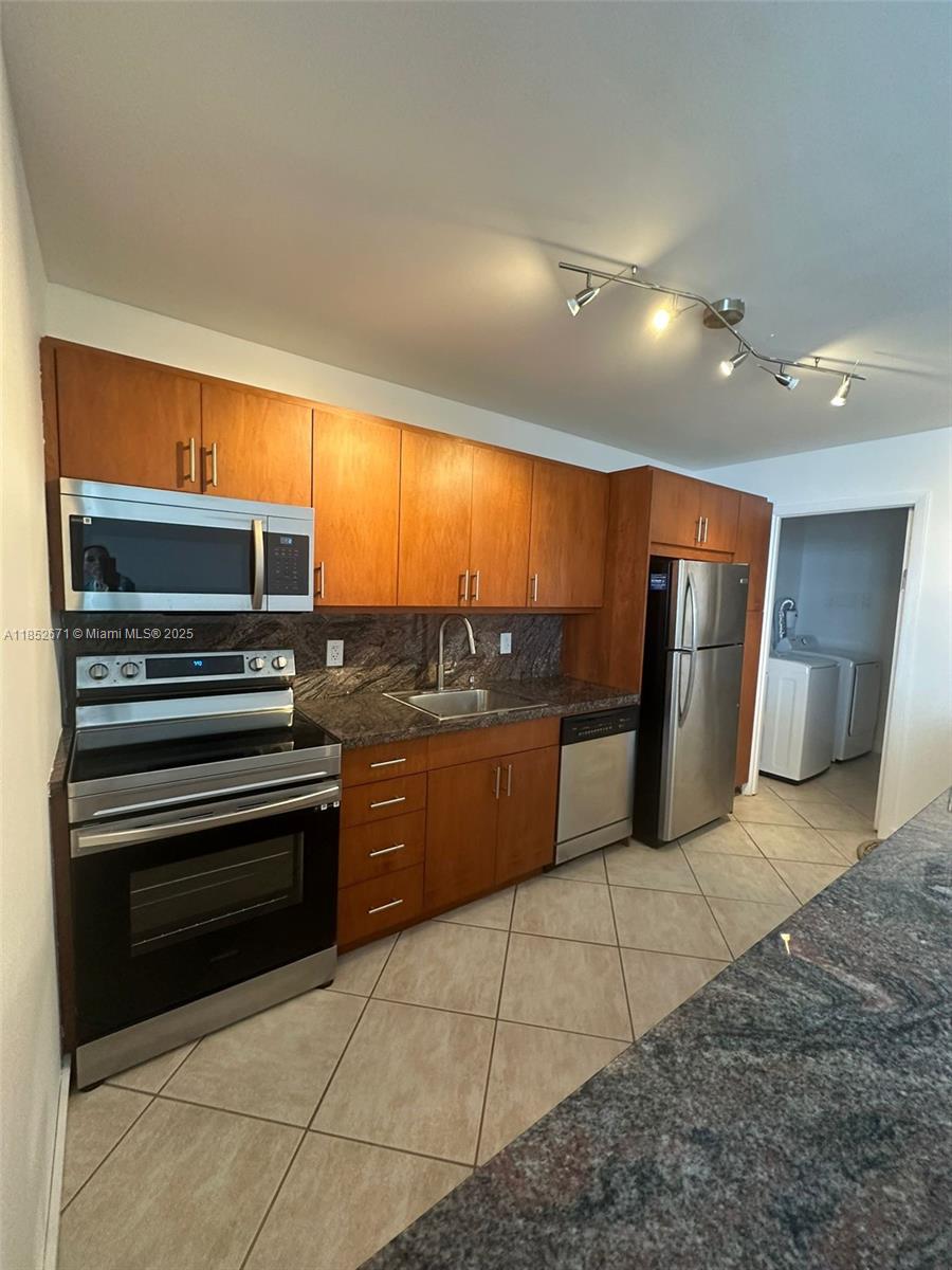 9273 Collins Ave #701