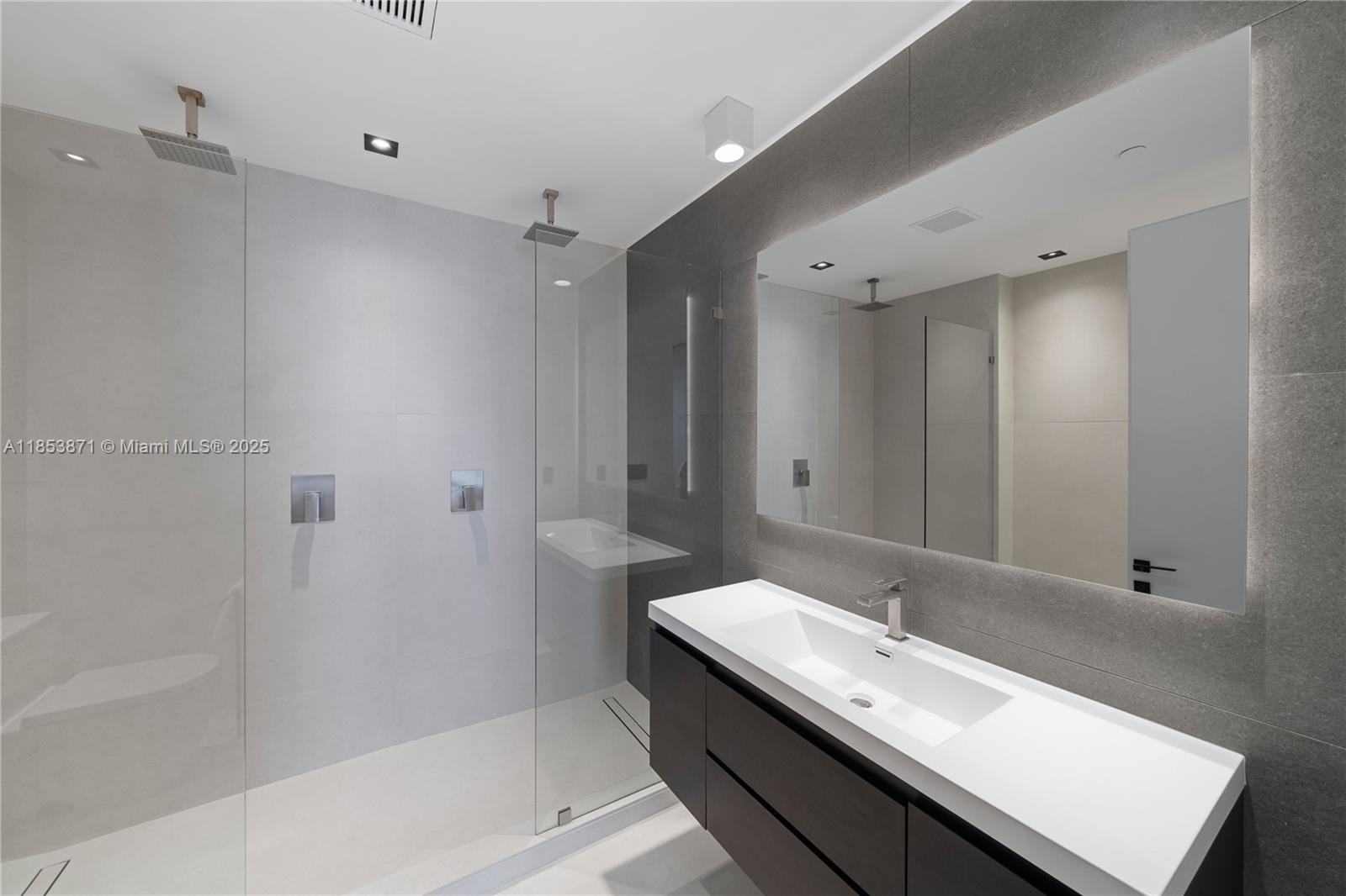 image Brickell House53