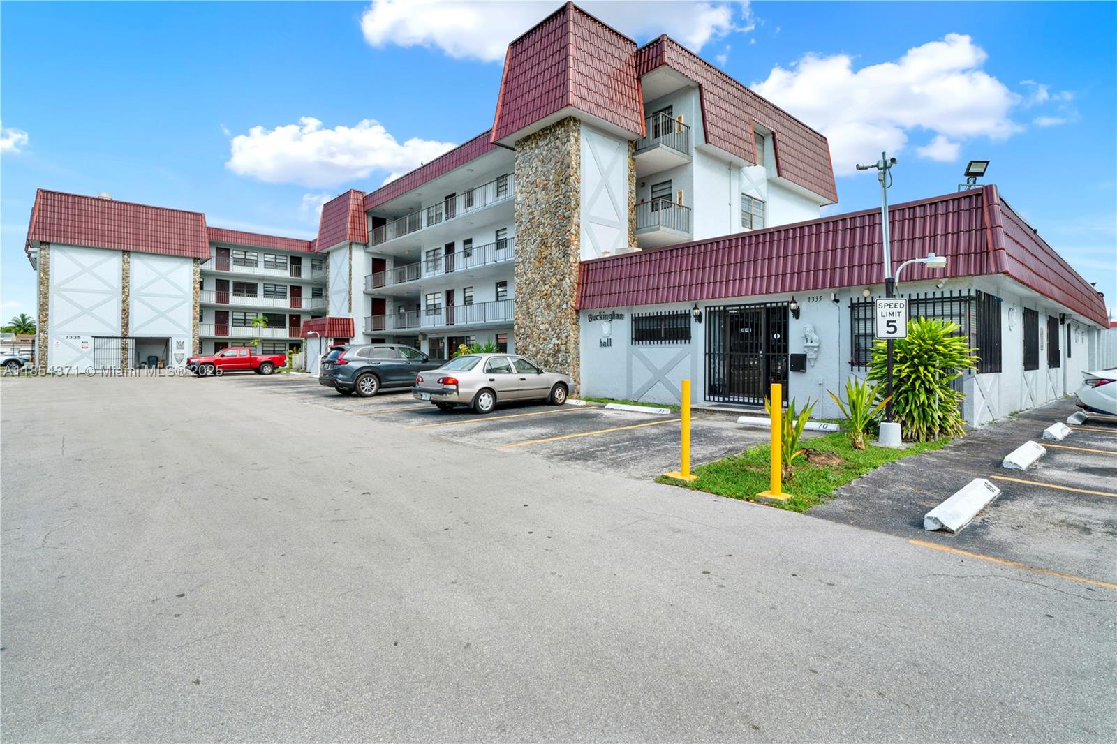 1335 W 68th St #207