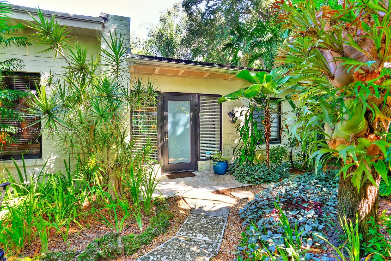 2035 Tigertail Ave