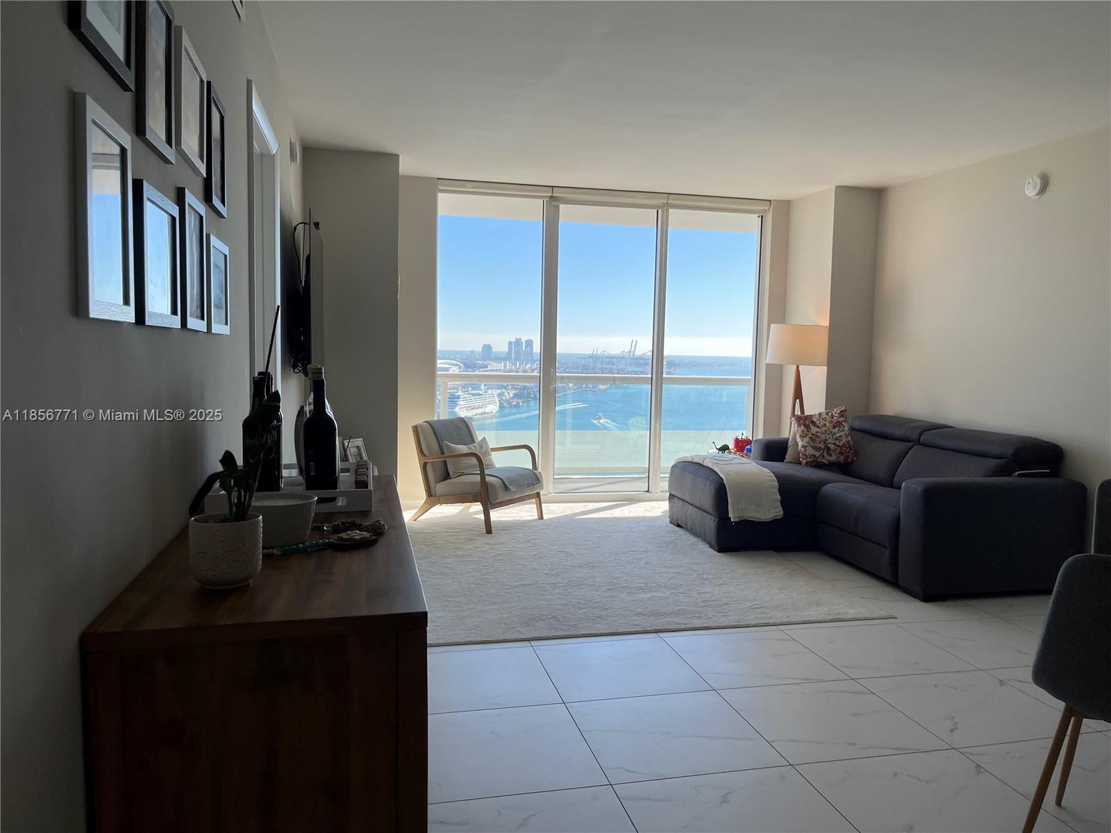 50 Biscayne Blvd #2806