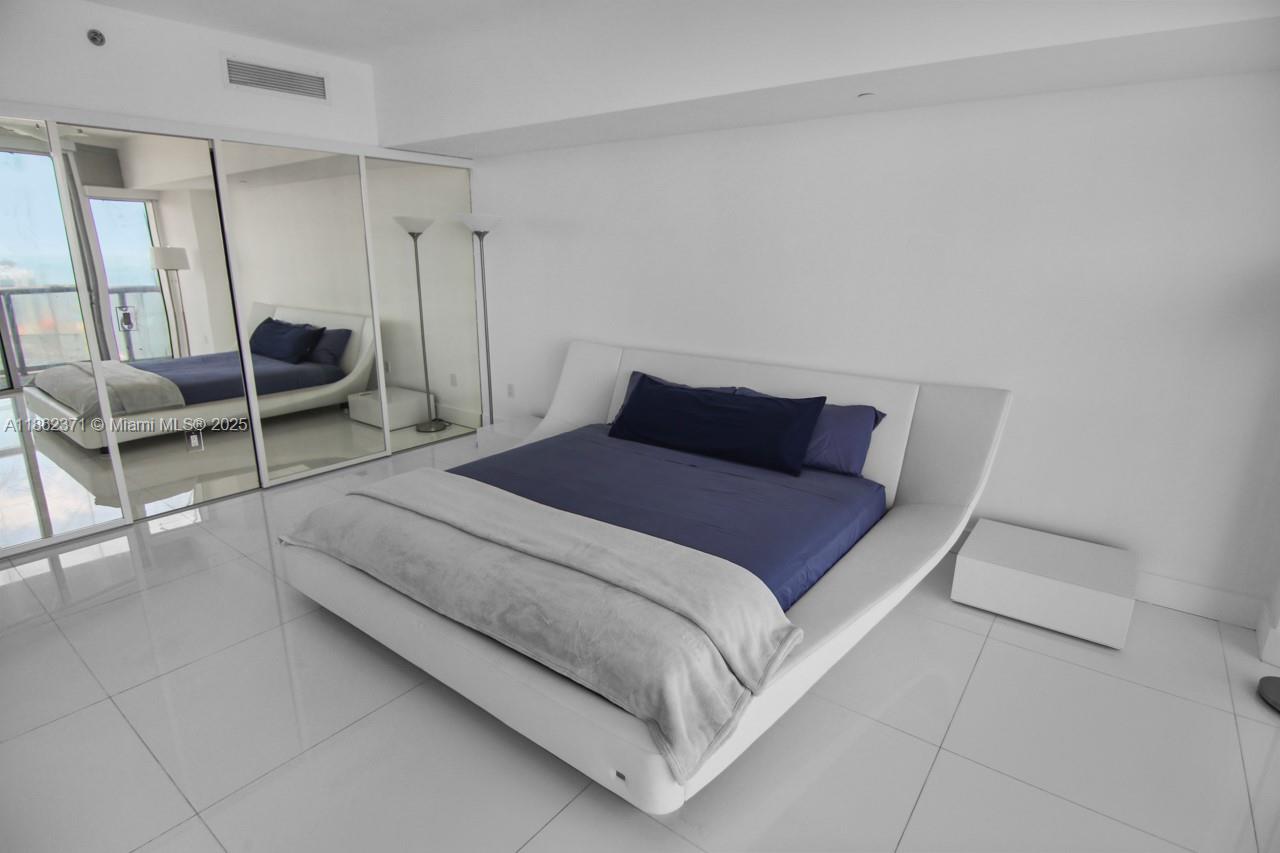 image Icon Brickell15