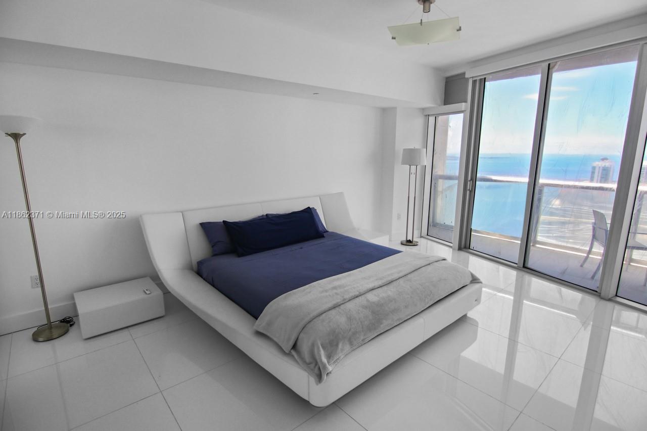 image Icon Brickell16
