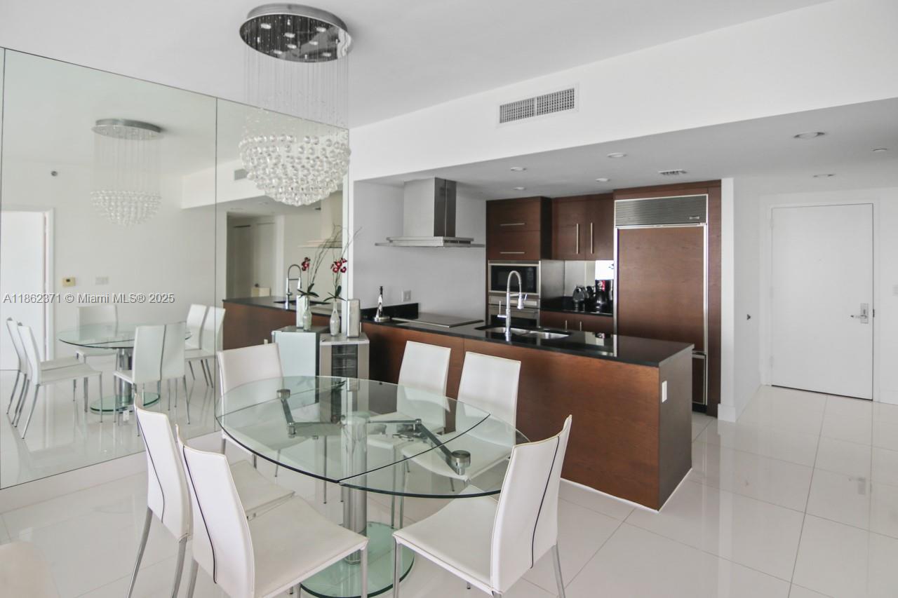 image Icon Brickell8
