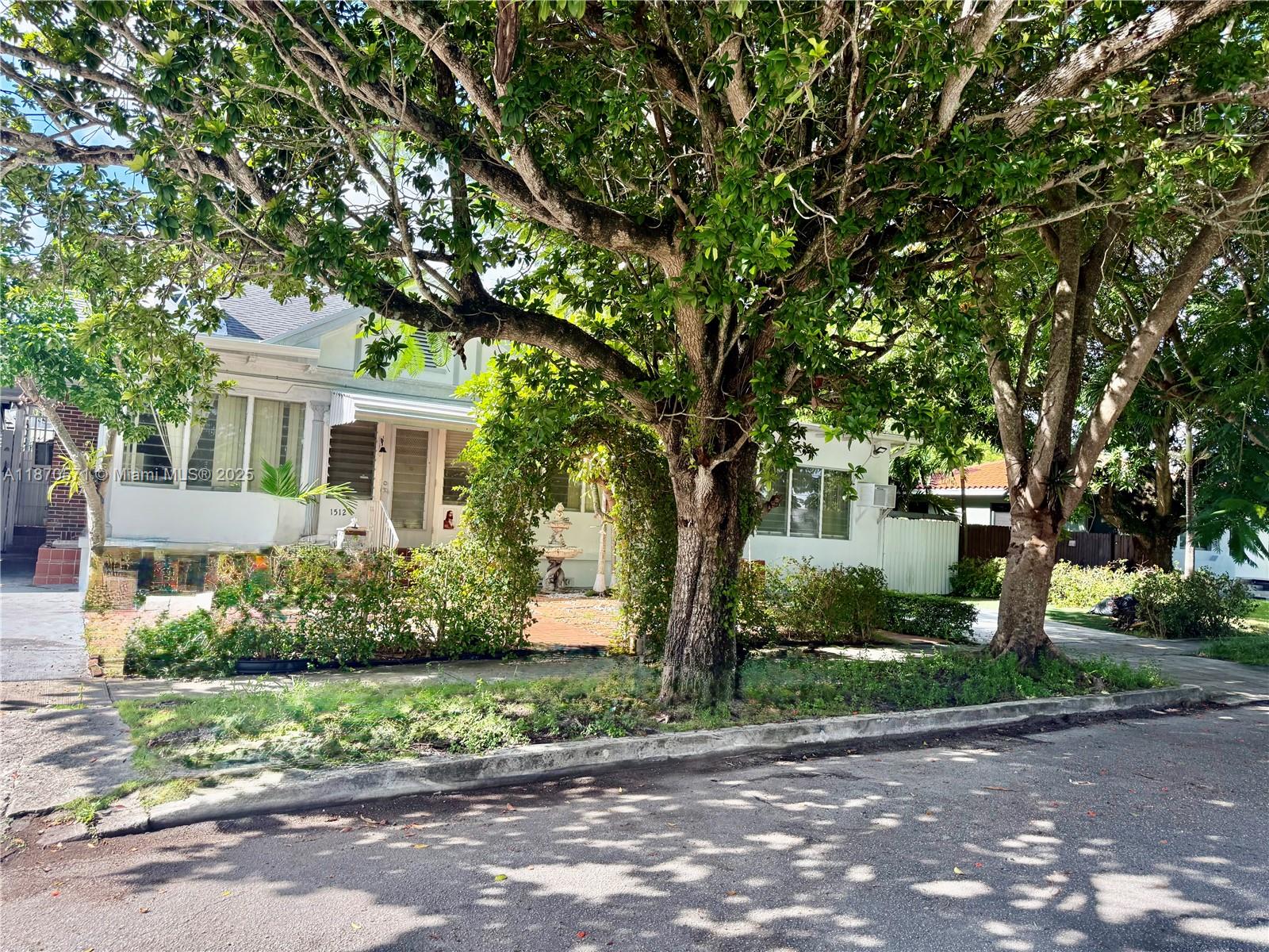 1512 SW 14th Ter