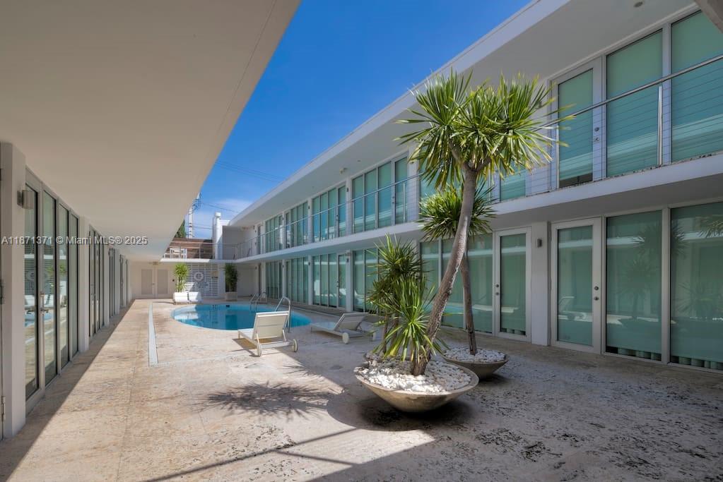 1601 West Ave #210