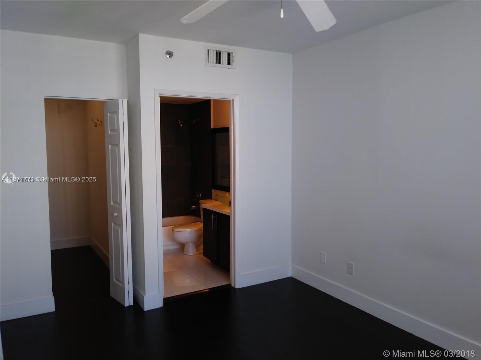 image Isola Condominium9