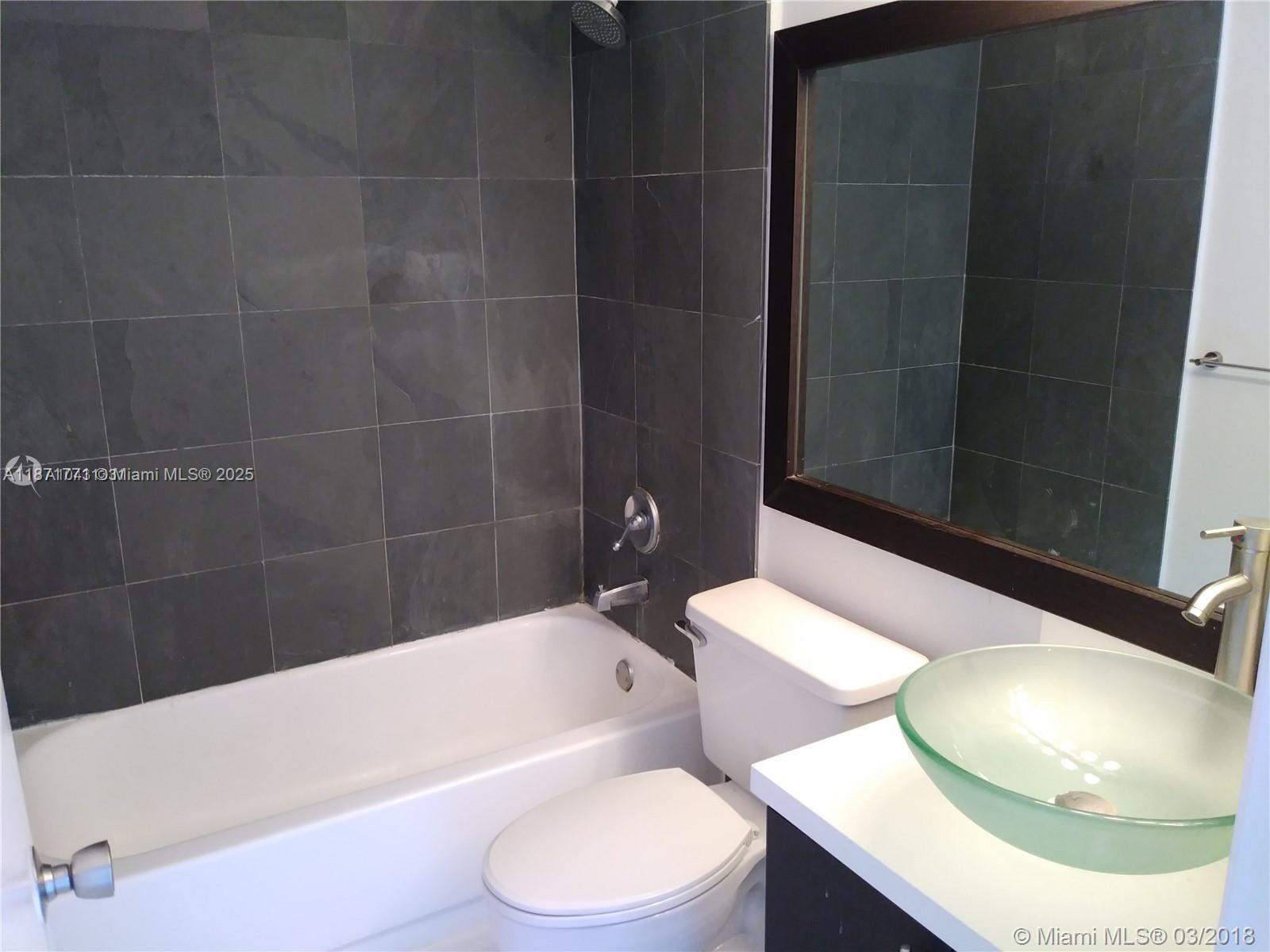 image Isola Condominium10
