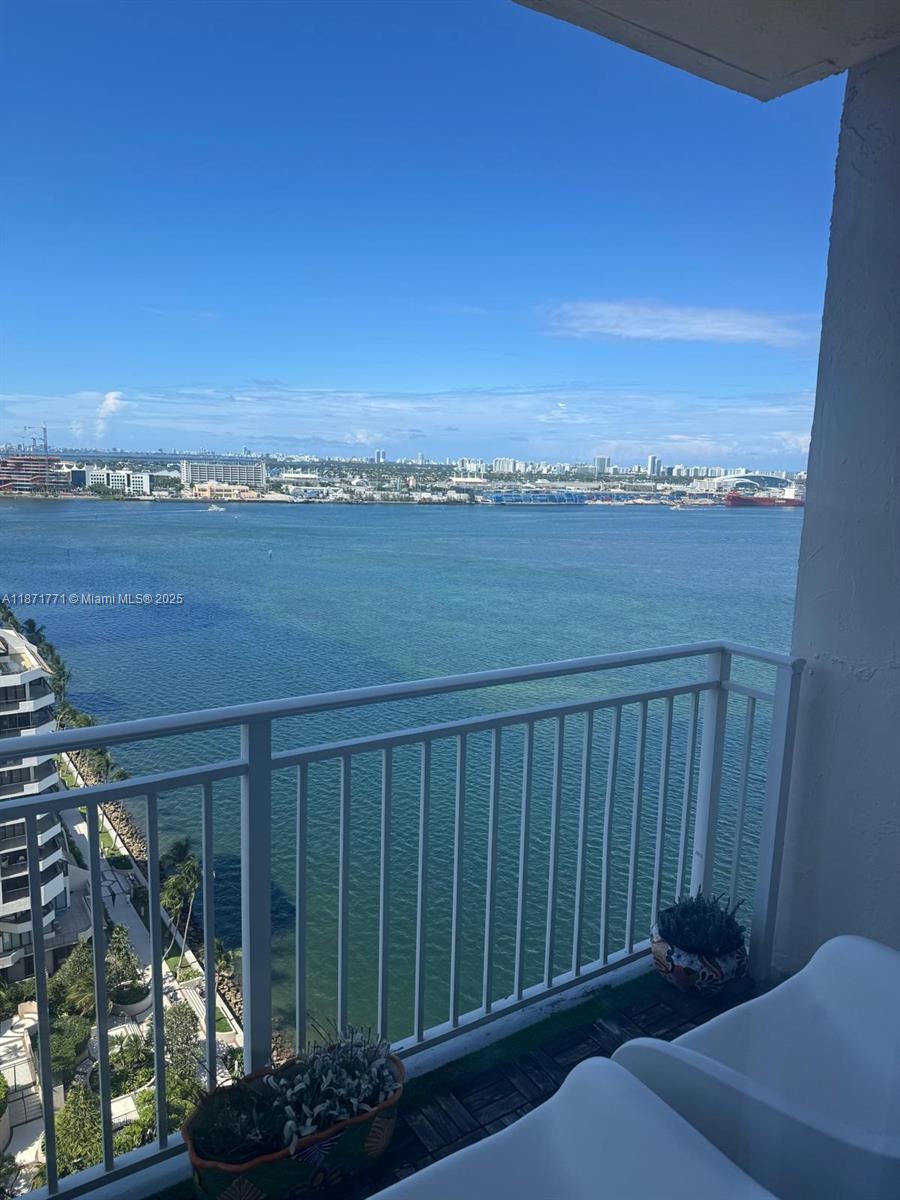 image Isola Condominium3