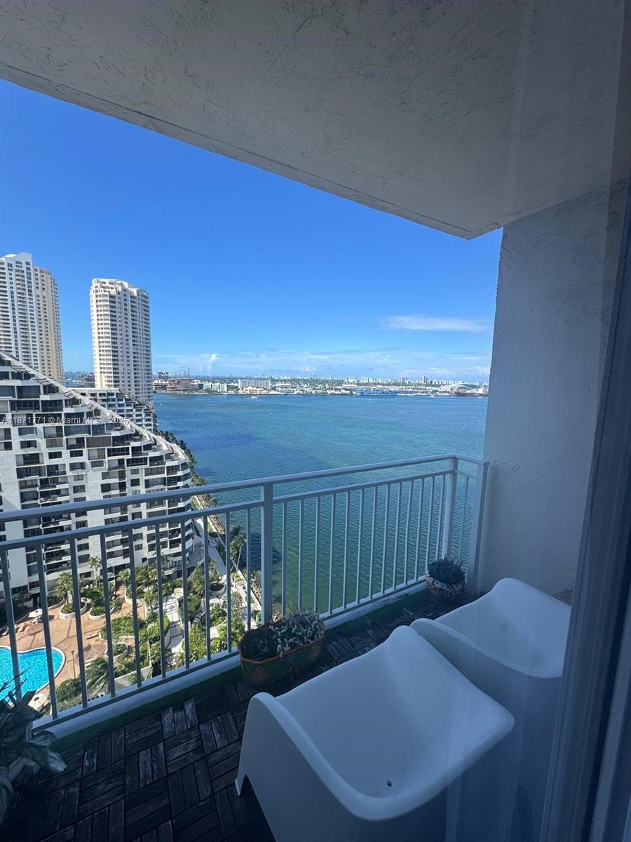 image Isola Condominium4