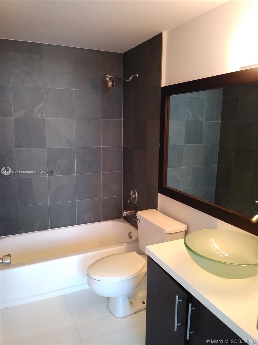 image Isola Condominium5