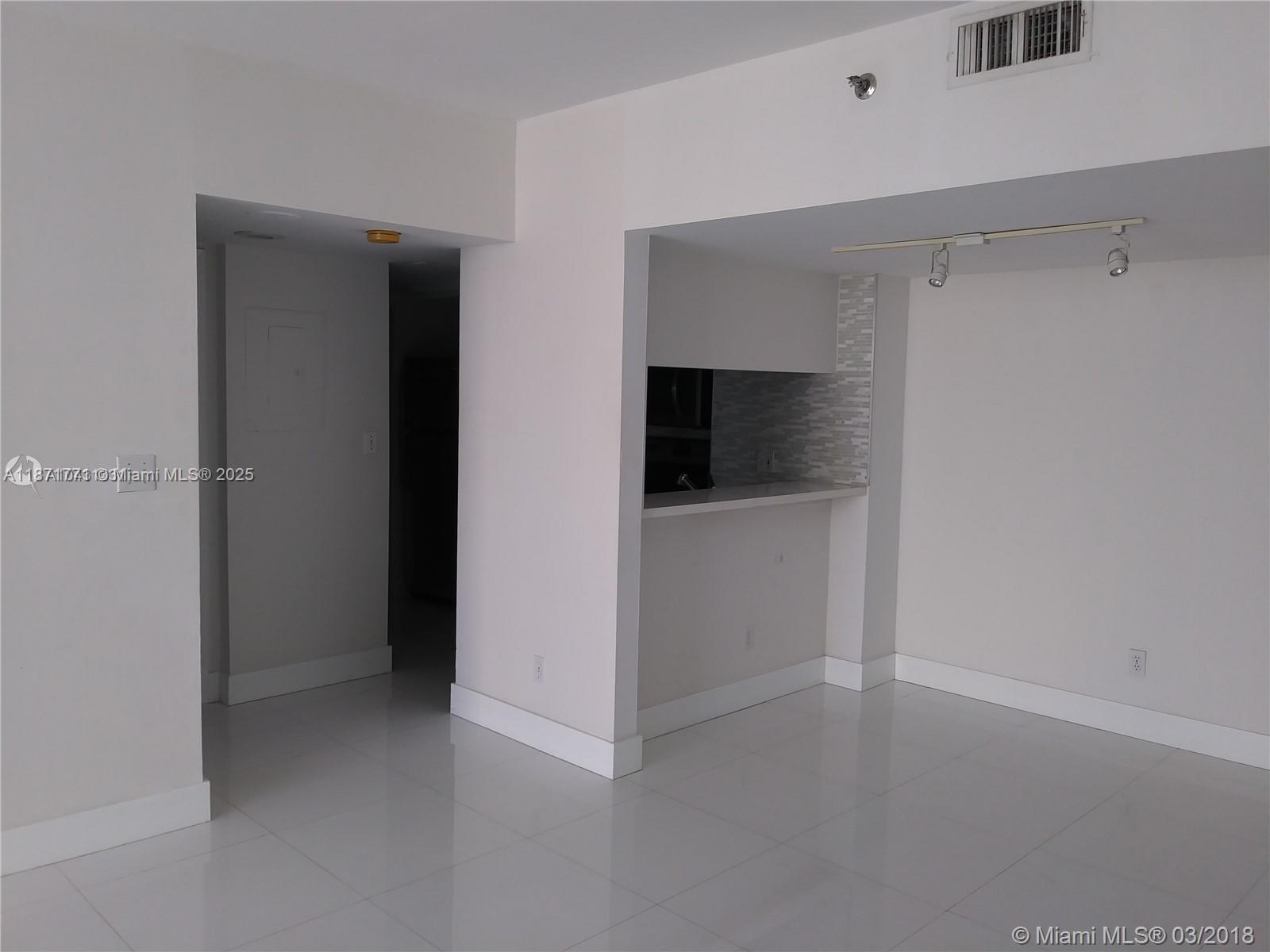 image Isola Condominium8