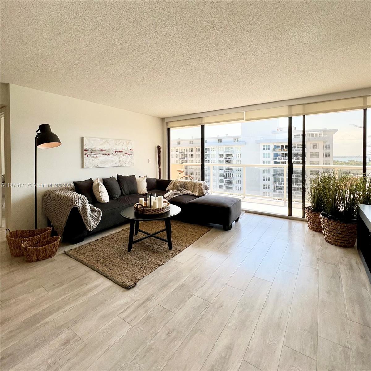 5757 Collins Ave #1602