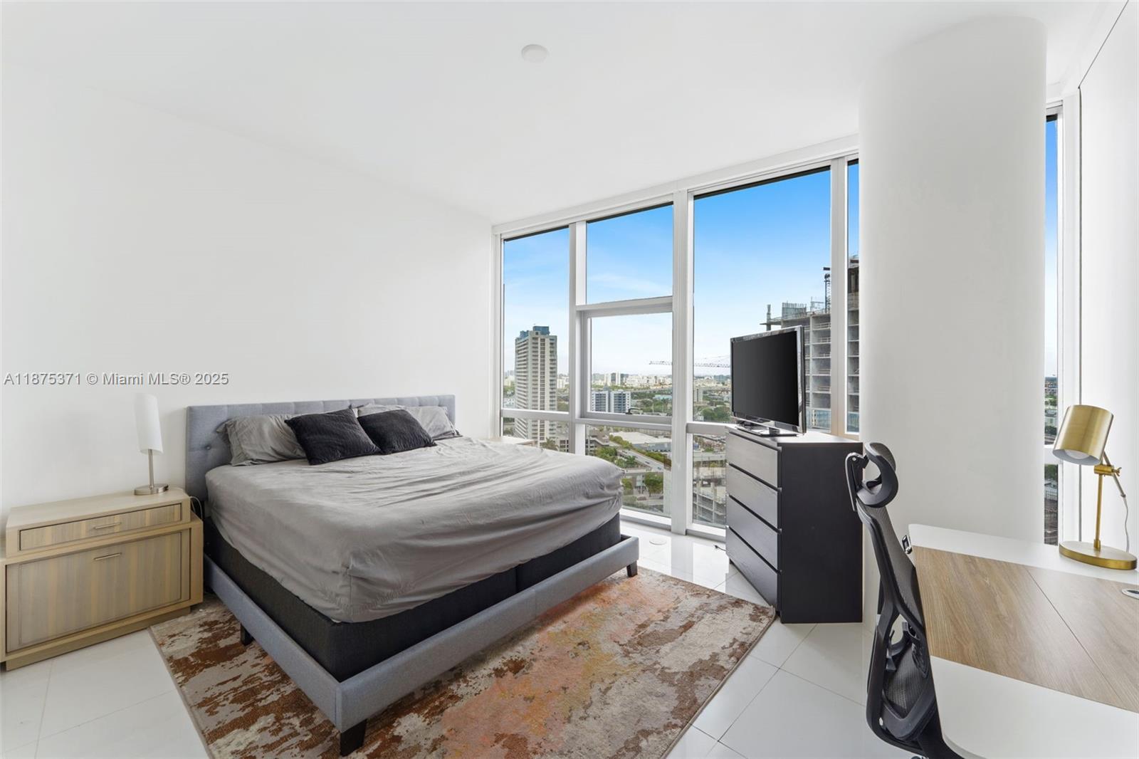 image Paramount Miami Worldcent9