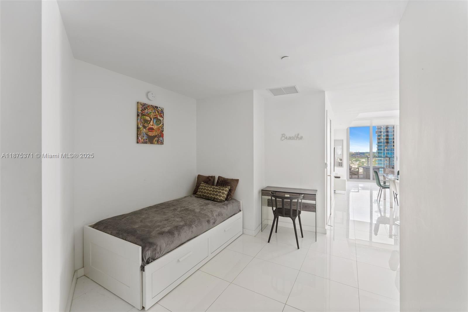 image Paramount Miami Worldcent4