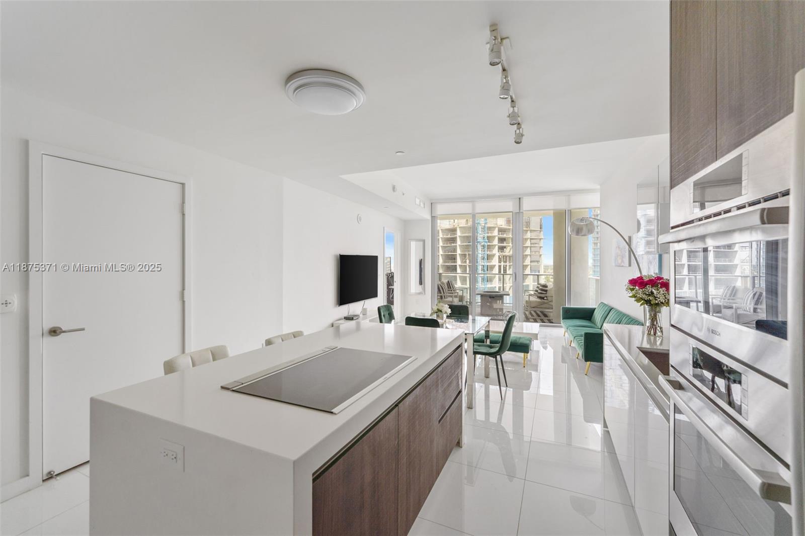 image Paramount Miami Worldcent6