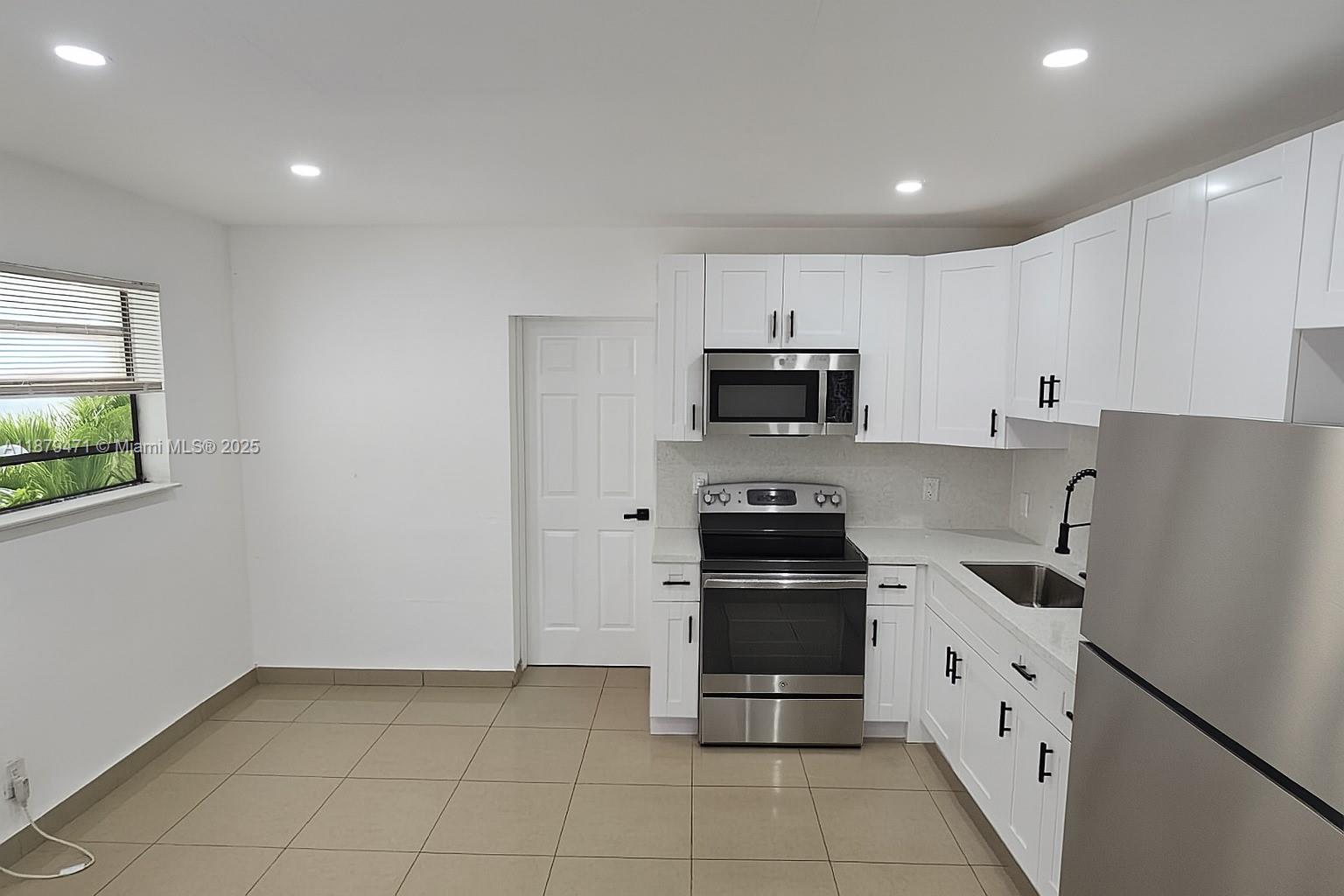 1046 Foster Rd #1