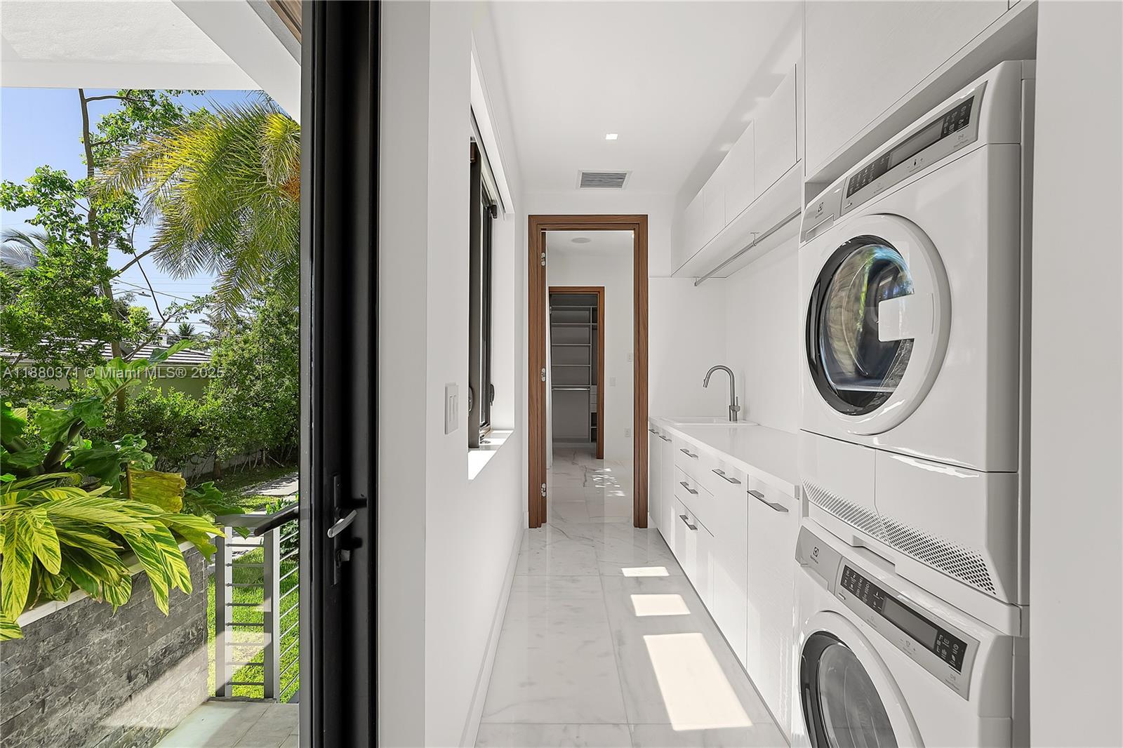 1311 Stillwater Dr Miami Beach, FL 33141