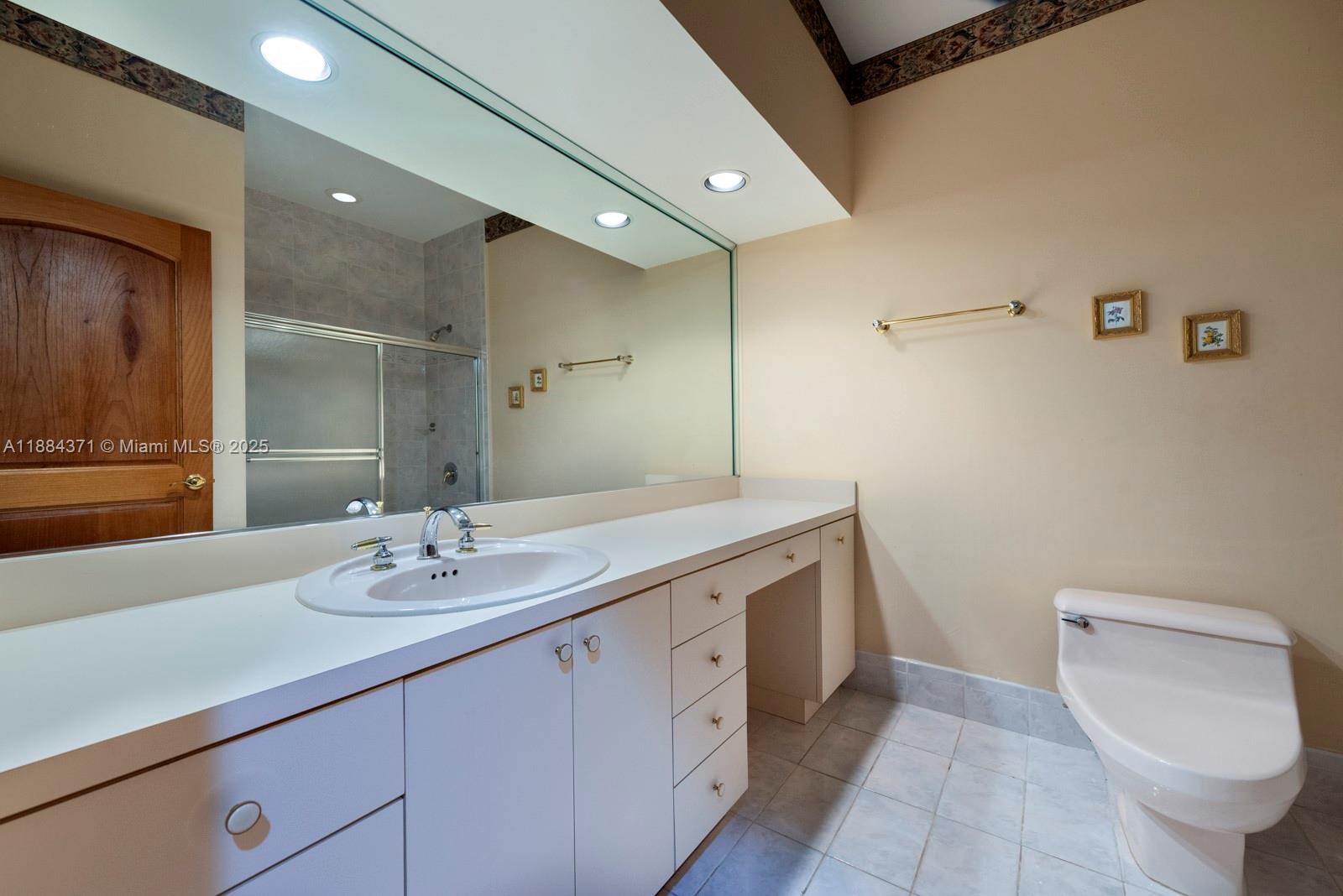 9360 SW 66th St Miami, FL 33173