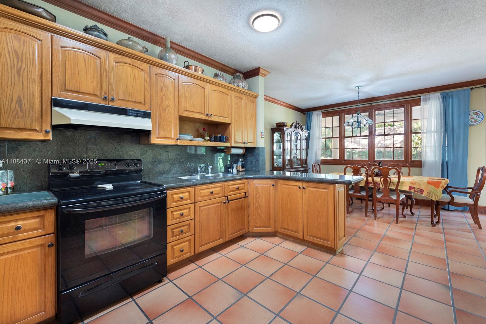 9360 SW 66th St Miami, FL 33173