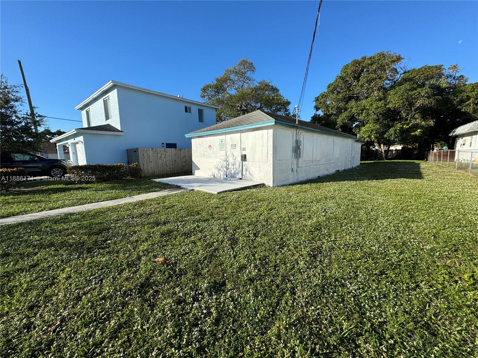 607 NW 8th Ave