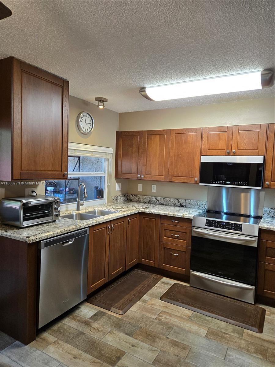 5242 NE 6th Ave, Building D 27th #D 27
